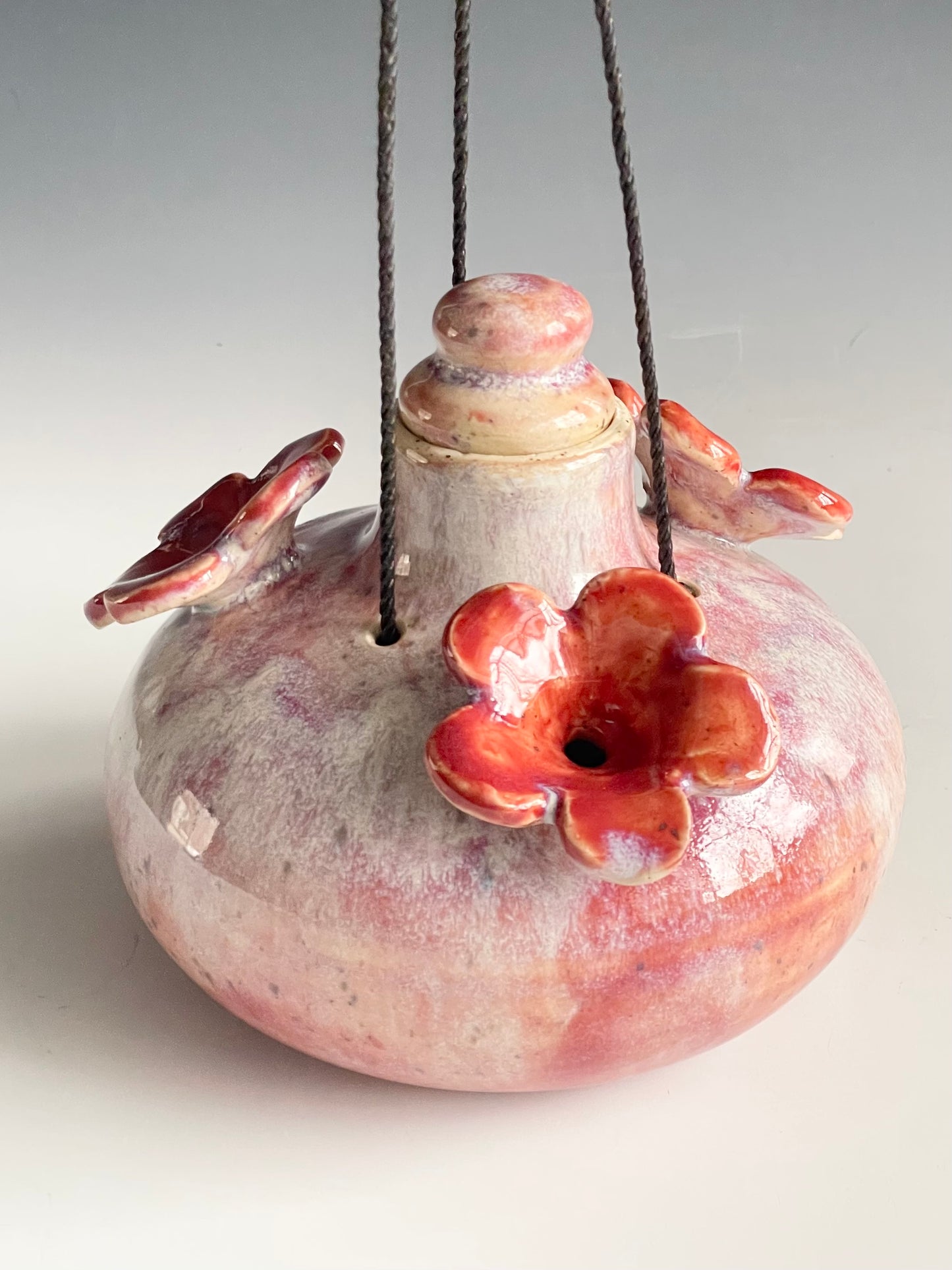 Hummingbird Feeder: Cream/pink with 3 red flowers