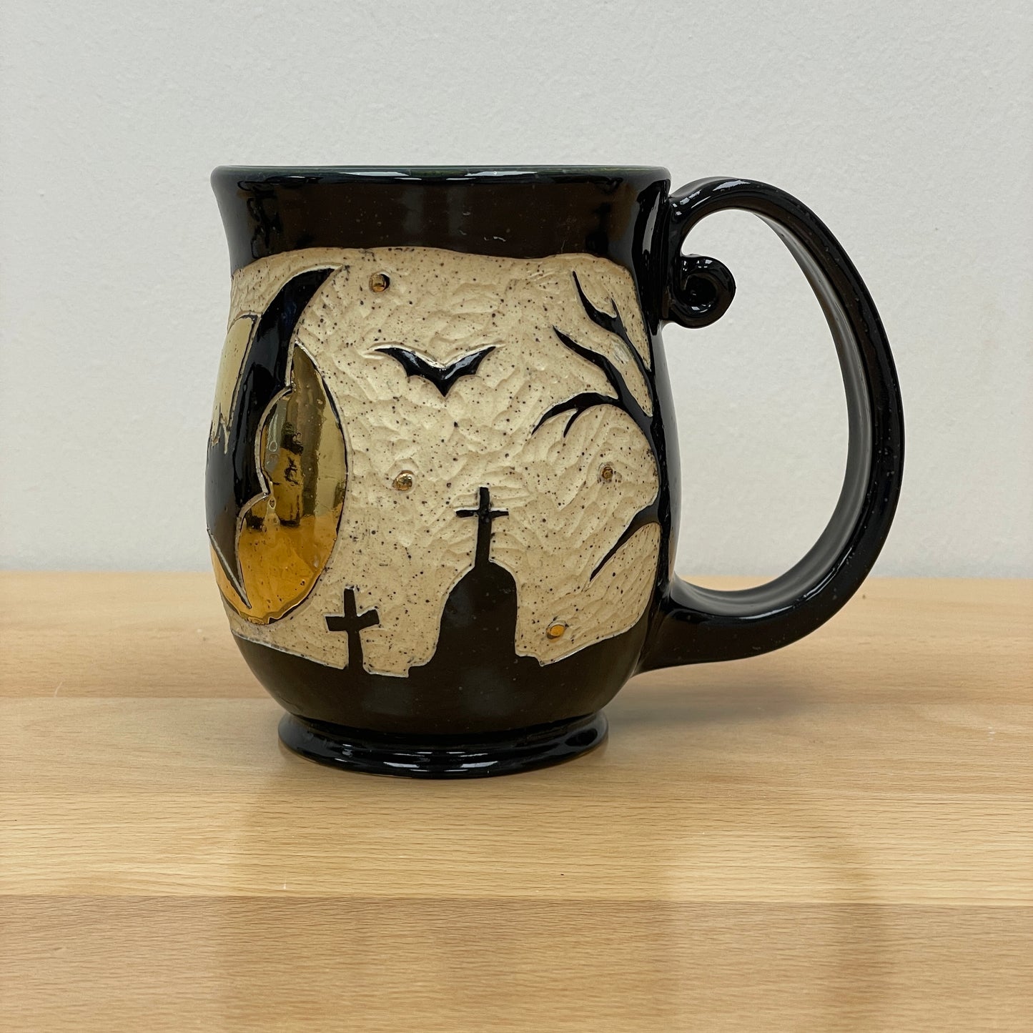 Sgraffito Bat Halloween Mug, dark blue inside