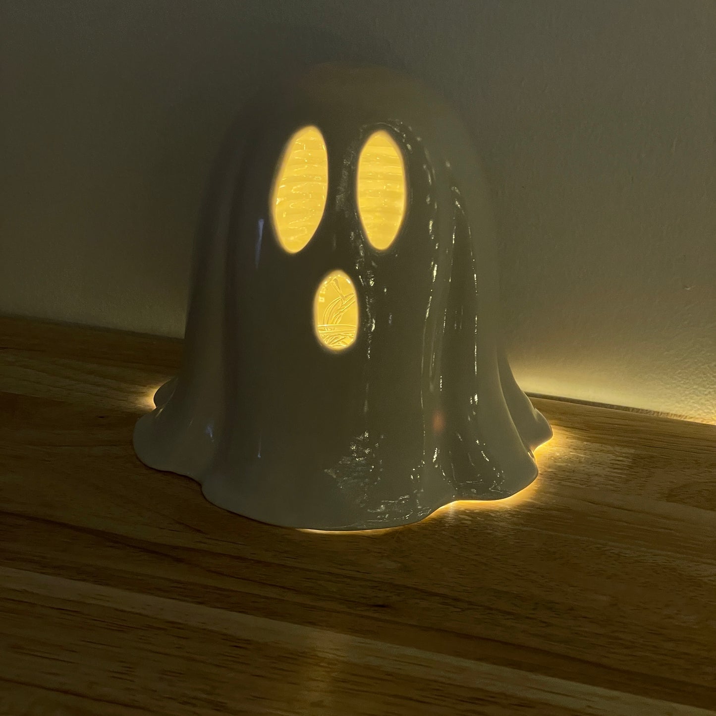 Porcelain Ghost Luminary-Medium