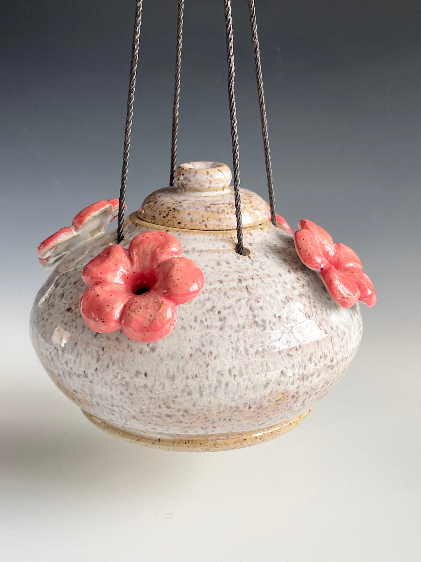 Hummingbird Feeder:  Cream with 4 pink flowers