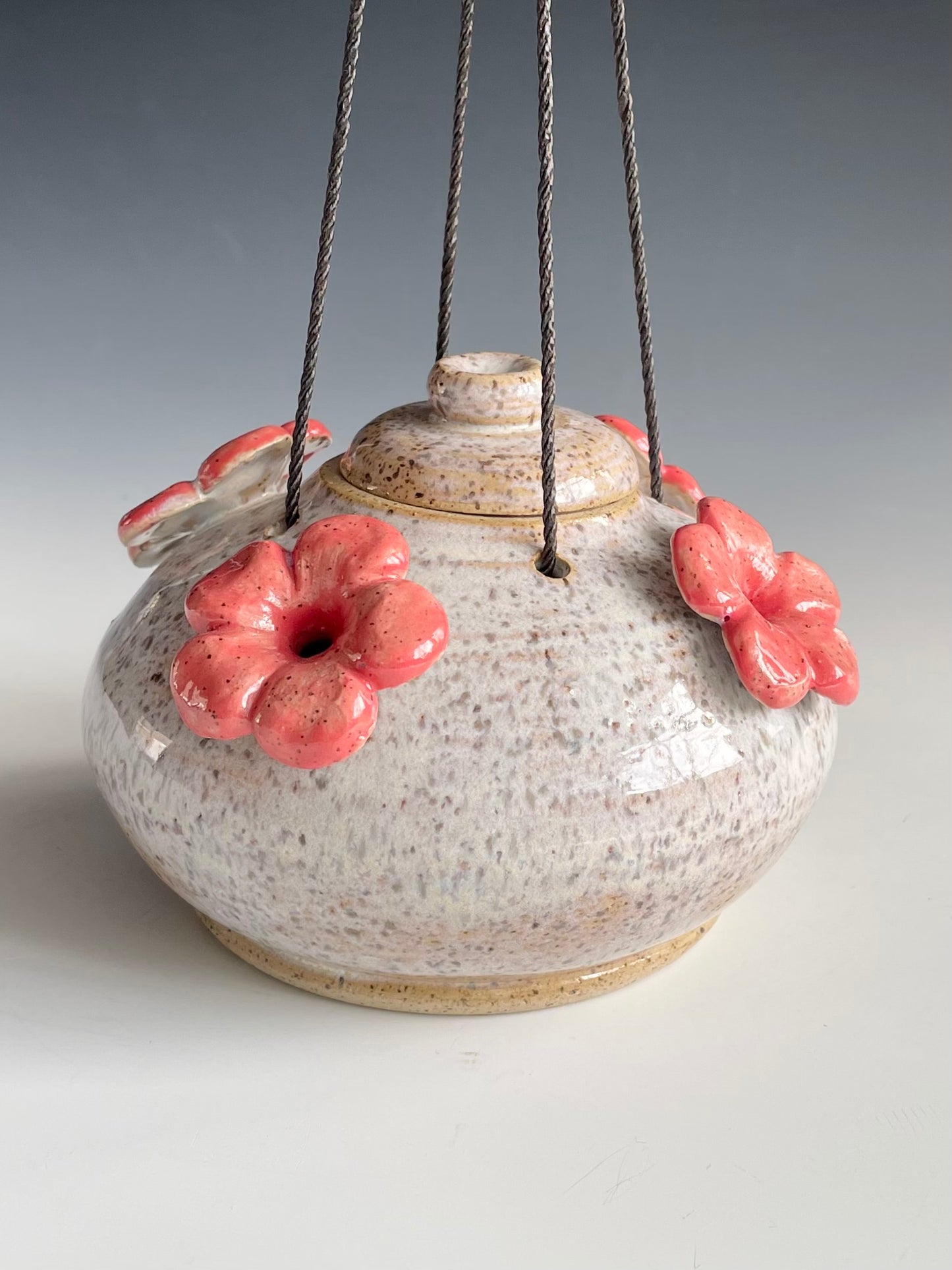 Hummingbird Feeder:  Cream with 4 pink flowers