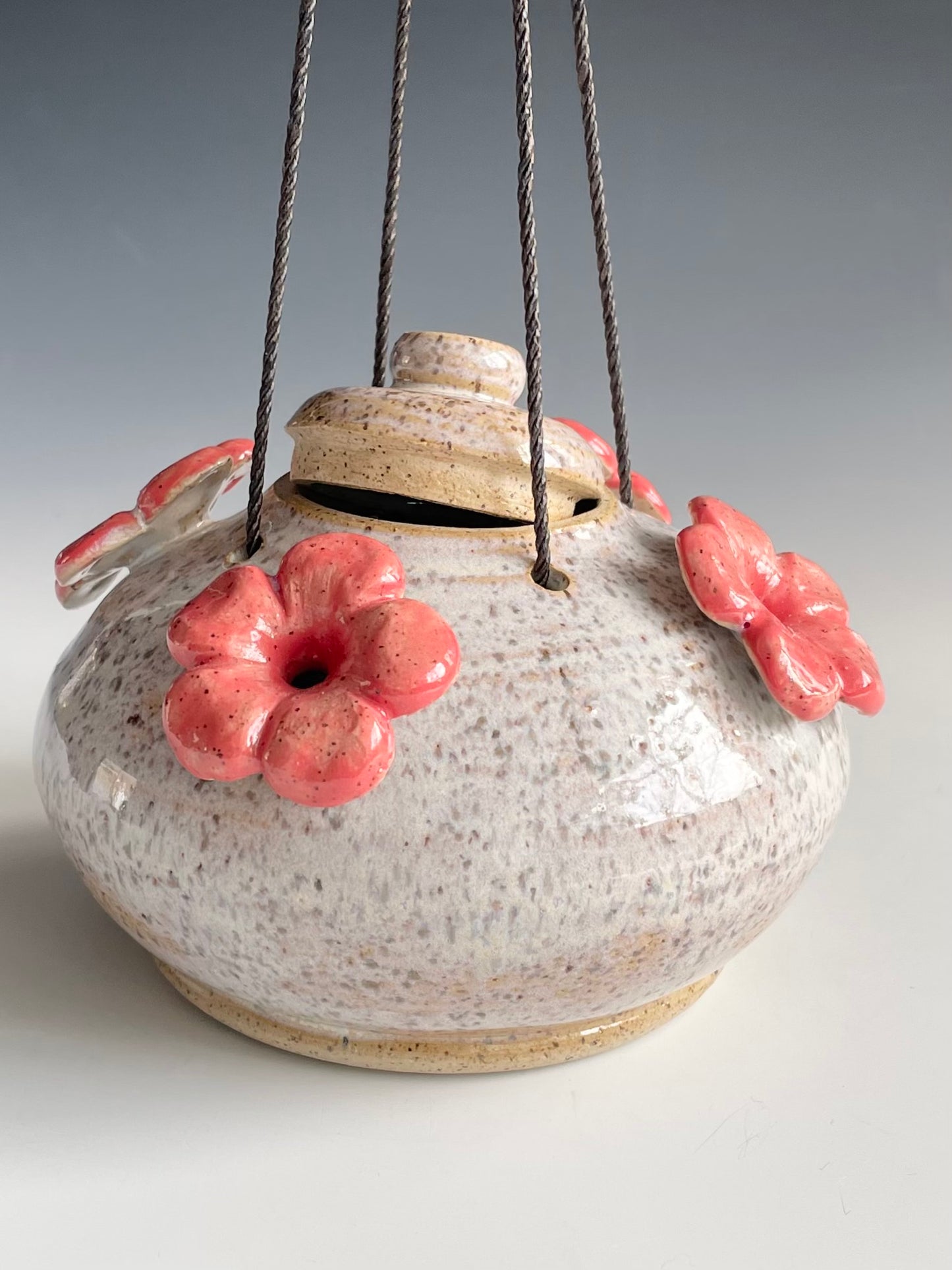 Hummingbird Feeder:  Cream with 4 pink flowers