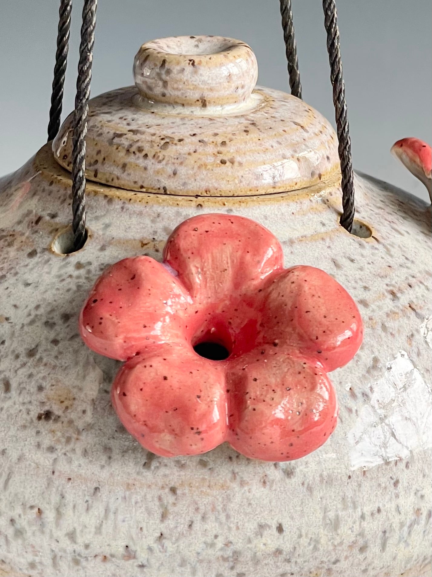Hummingbird Feeder:  Cream with 4 pink flowers