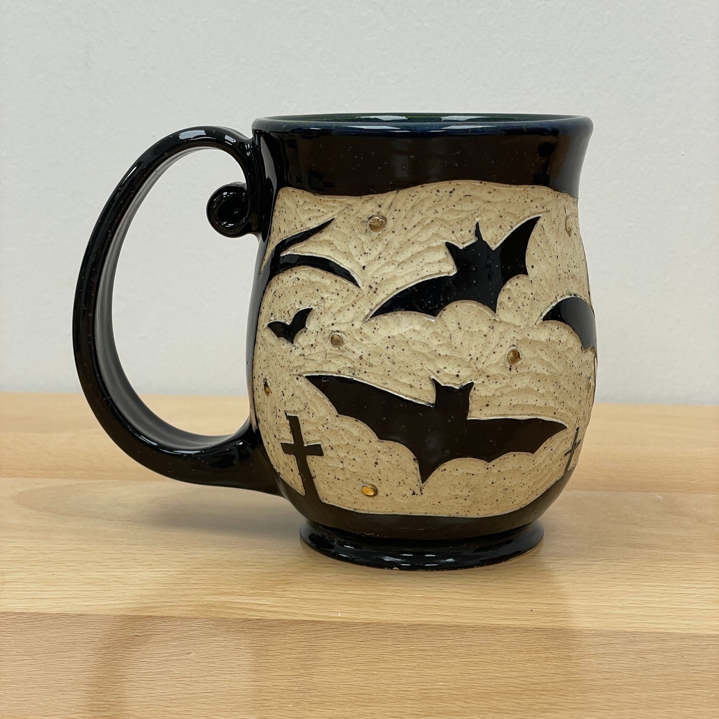 Sgraffito Bat Halloween Mug, dark blue inside